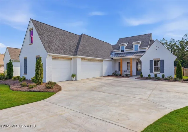 Photo 2 of Sale Pending at 824 Thornberry Ridge, Madison, MS 39110 | MLS# 4161520 | Listing updated on 2026-09-07