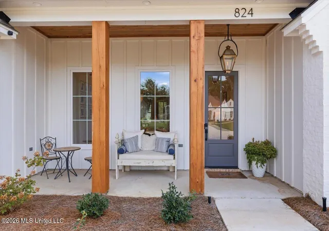 Photo 3 of Sale Pending at 824 Thornberry Ridge, Madison, MS 39110 | MLS# 4161520 | Listing updated on 2026-09-07