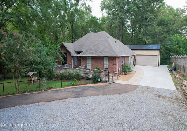 Photo 1 of Single family home for sale at 197 Lorman Ln, Madison, MS 39110 | MLS# 4161528 | Listing updated on 2026-09-05