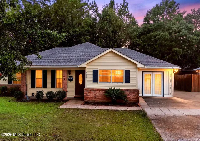 Photo 1 of Single family home for sale at 2625 Beachview Dr, Ocean Springs, MS 39564 | MLS# 4161548 | Listing updated on 2026-09-11