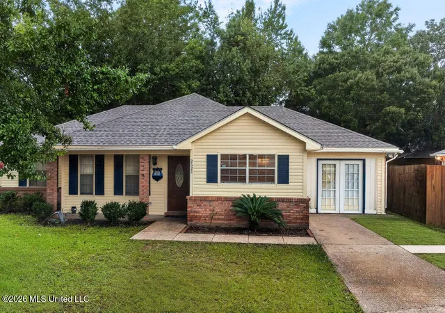 Photo 2 of Single family home for sale at 2625 Beachview Dr, Ocean Springs, MS 39564 | MLS# 4161548 | Listing updated on 2026-09-11