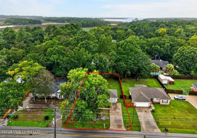 Photo 35 of Single family home for sale at 2625 Beachview Dr, Ocean Springs, MS 39564 | MLS# 4161548 | Listing updated on 2026-09-28