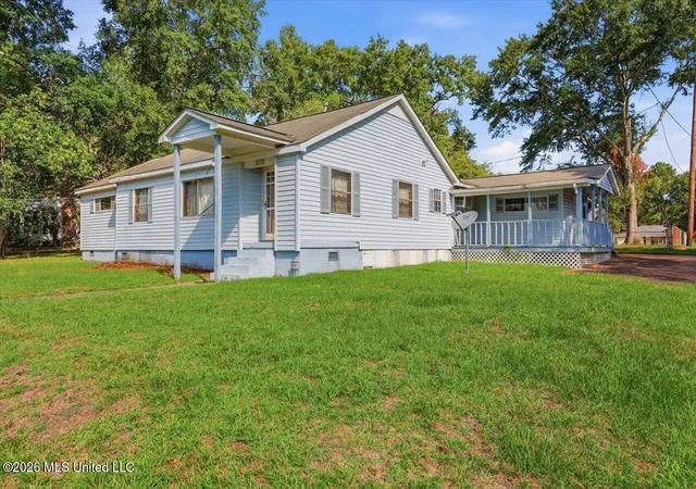 Photo 2 of Single family home for sale at 215 E Simpson, Mendenhall, MS 39114 | MLS# 4162082 | Listing updated on 2026-09-10