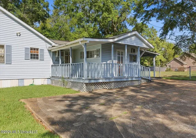Photo 3 of Single family home for sale at 215 E Simpson, Mendenhall, MS 39114 | MLS# 4162082 | Listing updated on 2026-09-10