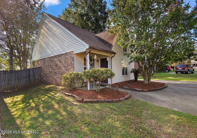Photo 3 of Sale Pending at 106 Keltingham Ct, Ridgeland, MS 39157 | MLS# 4161621 | Listing updated on 2026-09-17