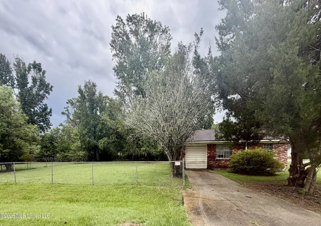 Photo 3 of Sale Pending at 33 Trailwood Cir, Petal, MS 39465 | MLS# 4161568 | Listing updated on 2026-09-14