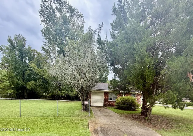 Photo 3 of Sale Pending at 33 Trailwood Cir, Petal, MS 39465 | MLS# 4161568 | Listing updated on 2026-09-14