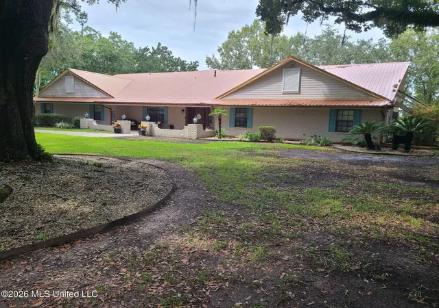 Photo 1 of Mansion for sale at 2330 N Country Clb Ln, Biloxi, MS 39532 | MLS# 4161584 | Listing updated on 2026-09-08