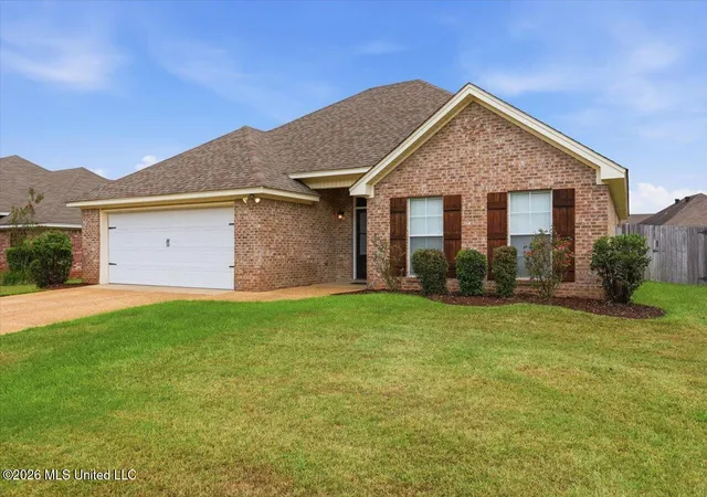 Photo 2 of Sale Pending at 1074 Spanish Oak Dr, Pearl, MS 39208 | MLS# 4161998 | Listing updated on 2026-09-15