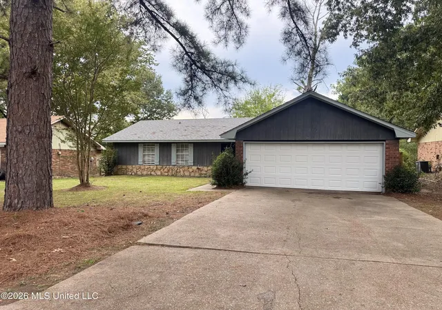 Photo 1 of Sale Pending at 173 Thousand Oaks Cir, Jackson, MS 39212 | MLS# 4161707 | Listing updated on 2026-10-28