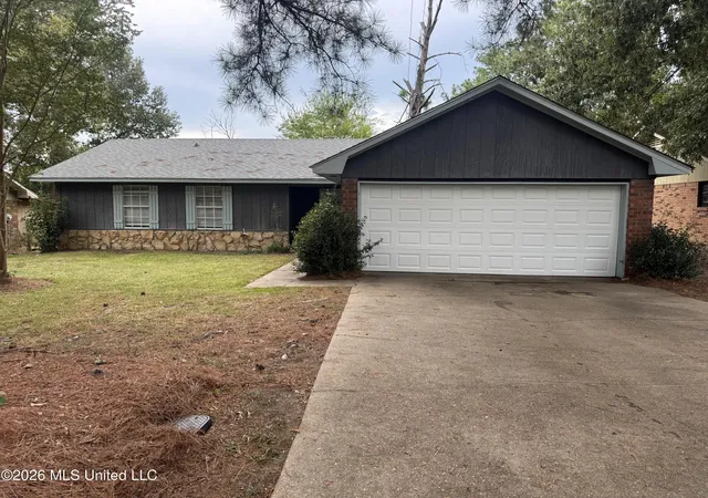 Photo 2 of Sale Pending at 173 Thousand Oaks Cir, Jackson, MS 39212 | MLS# 4161707 | Listing updated on 2026-10-28