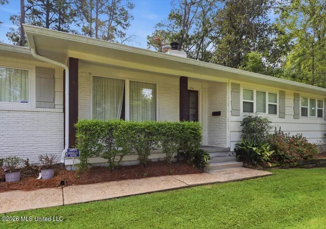 Photo 3 of Sale Pending at 134 Chippewa Cir, Jackson, MS 39211 | MLS# 4161848 | Listing updated on 2026-09-11