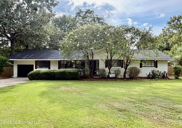 Photo 1 of Single family home for sale at 104 Sunset Dr, Clinton, MS 39056 | MLS# 4161639 | Listing updated on 2026-09-07