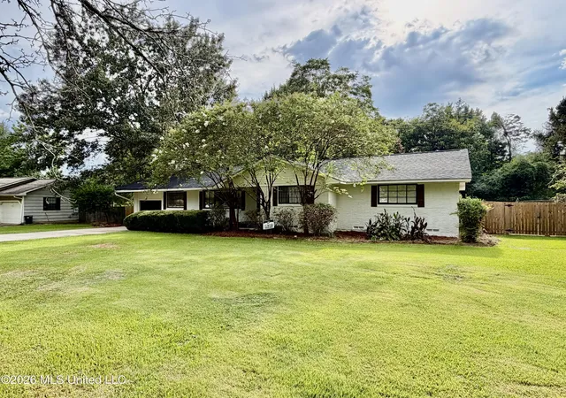 Photo 3 of Single family home for sale at 104 Sunset Dr, Clinton, MS 39056 | MLS# 4161639 | Listing updated on 2026-09-07