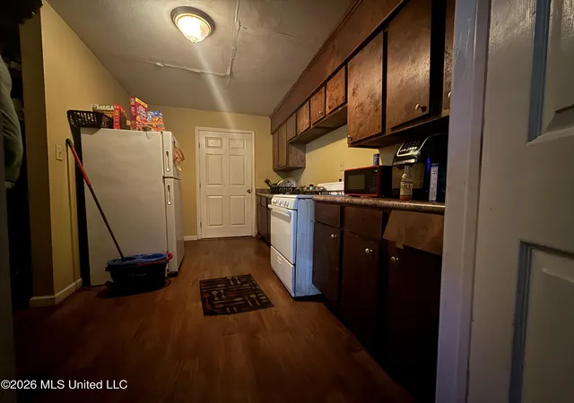 Photo 3 of Single family home for sale at 707 Hillmont Dr, Jackson, MS 39209 | MLS# 4161641 | Listing updated on 2026-09-07