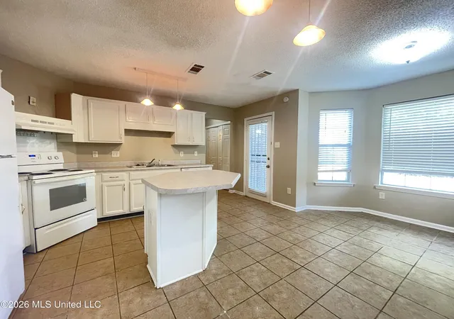 Photo 3 of Single family home for sale at 7472 Creekside Dr, Olive Branch, MS 38654 | MLS# 4161648 | Listing updated on 2026-09-14