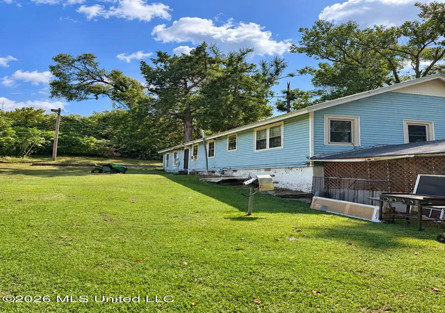 Photo 2 of Single family home for sale at 214 Lincoln St, Yazoo City, MS 39194 | MLS# 4161654 | Listing updated on 2026-09-06