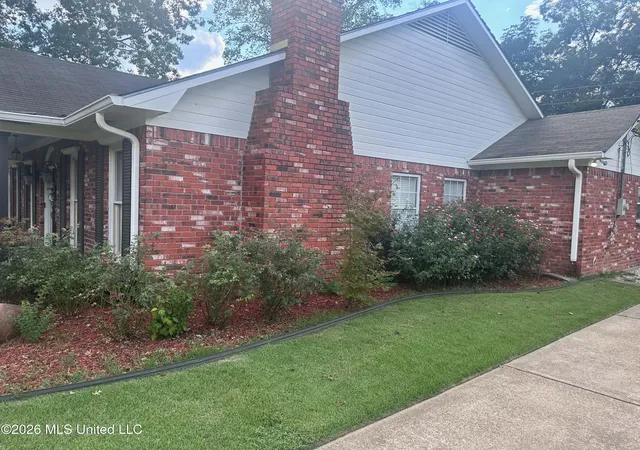 Photo 2 of Single family home for sale at 806 Lindberg Ave, Natchez, MS 39120 | MLS# 4161775 | Listing updated on 2026-09-08