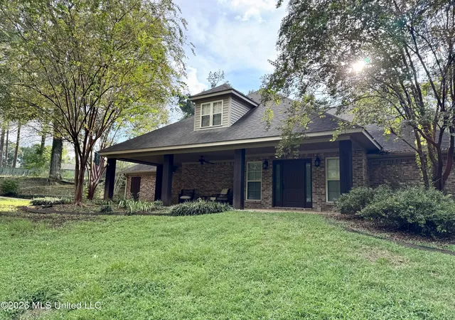 Photo 1 of Single family home for sale at 105 Walnut Cir, Vicksburg, MS 39180 | MLS# 4161697 | Listing updated on 2026-09-07