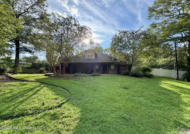 Photo 2 of Single family home for sale at 105 Walnut Cir, Vicksburg, MS 39180 | MLS# 4161697 | Listing updated on 2026-09-07