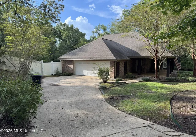 Photo 3 of Single family home for sale at 105 Walnut Cir, Vicksburg, MS 39180 | MLS# 4161697 | Listing updated on 2026-09-07