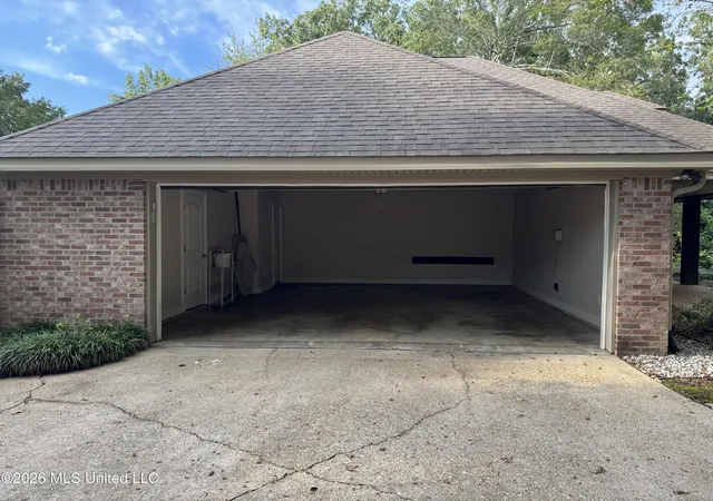 Photo 4 of Single family home for sale at 105 Walnut Cir, Vicksburg, MS 39180 | MLS# 4161697 | Listing updated on 2026-09-07