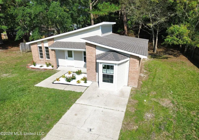 Photo 2 of Single family home for sale at 7208 Greenbriar St, Ocean Springs, MS 39564 | MLS# 4161734 | Listing updated on 2026-09-17