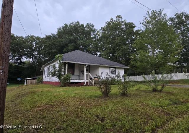 Photo 2 of Single family home for sale at 523 E College Ave, Wiggins, MS 39577 | MLS# 4161683 | Listing updated on 2026-10-08