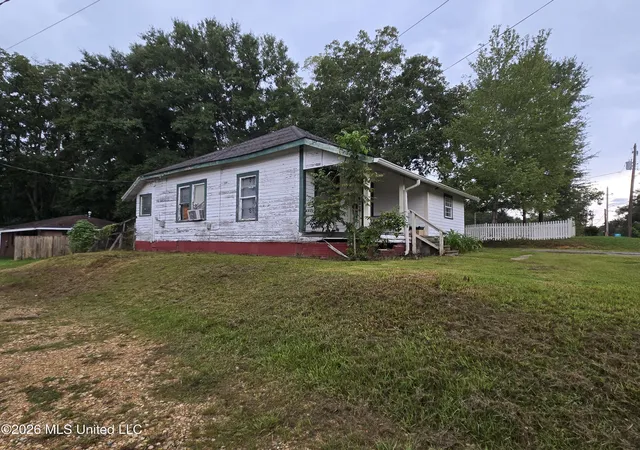 Photo 3 of Single family home for sale at 523 E College Ave, Wiggins, MS 39577 | MLS# 4161683 | Listing updated on 2026-10-08