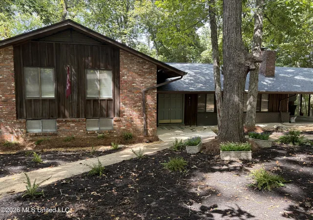 Photo 2 of Single family home for sale at 113 Forest Hl Dr, Starkville, MS 39759 | MLS# 4161728 | Listing updated on 2026-09-08