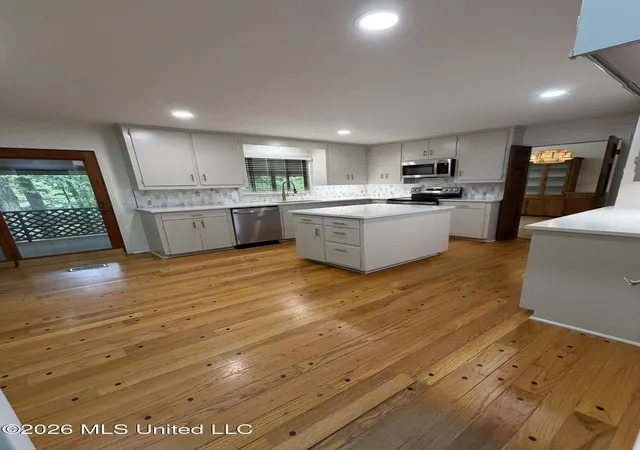 Photo 3 of Single family home for sale at 113 Forest Hl Dr, Starkville, MS 39759 | MLS# 4161728 | Listing updated on 2026-09-08