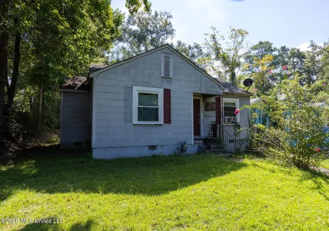 Photo 1 of Single family home for sale at 2213 N 3rd Avenue, Laurel, MS 39440 | MLS# 4161799 | Listing updated on 2026-09-15
