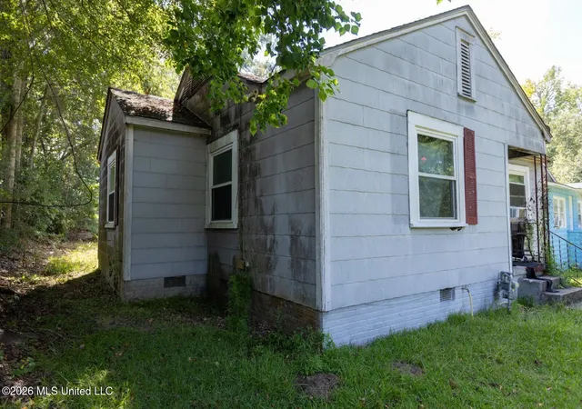 Photo 3 of Single family home for sale at 2213 N 3rd Avenue, Laurel, MS 39440 | MLS# 4161799 | Listing updated on 2026-09-15