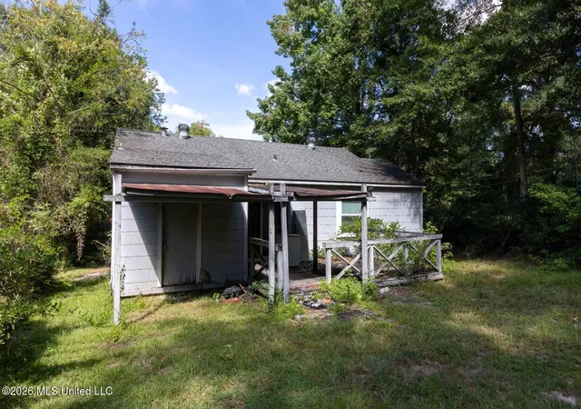 Photo 3 of Single family home for sale at 2213 N 3rd Avenue, Laurel, MS 39440 | MLS# 4161799 | Listing updated on 2026-09-15
