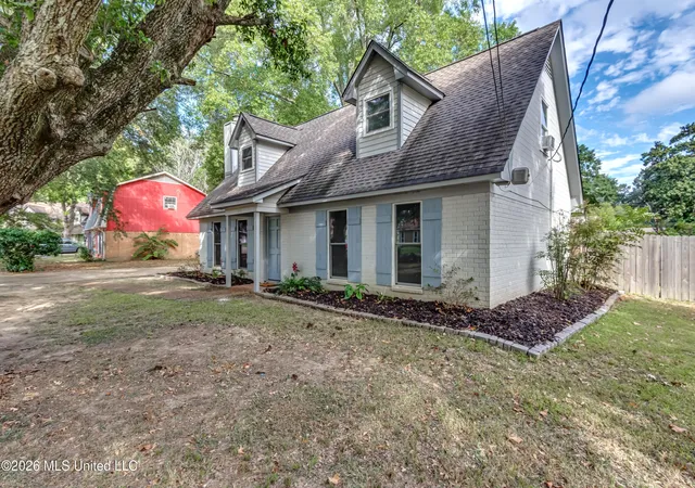 Photo 2 of Sale Pending at 214 Salem Sq, Ridgeland, MS 39157 | MLS# 4164639 | Listing updated on 2026-10-10