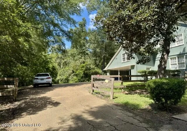 Photo 4 of Single family home for sale at 104 Dana Rd, Natchez, MS 39120 | MLS# 4161929 | Listing updated on 2026-09-09