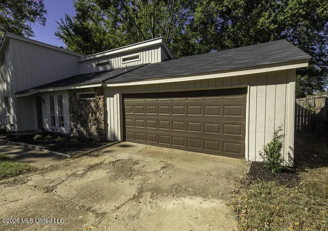 Photo 2 of Single family home for sale at 5629 Ridgetop Dr, Horn Lake, MS 38637 | MLS# 4164711 | Listing updated on 2026-10-06