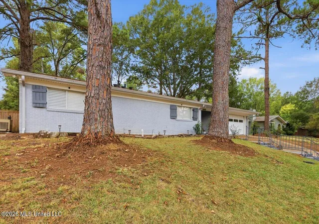 Photo 2 of Sale Pending at 1435 Kimwood Dr, Jackson, MS 39211 | MLS# 4162501 | Listing updated on 2026-10-12