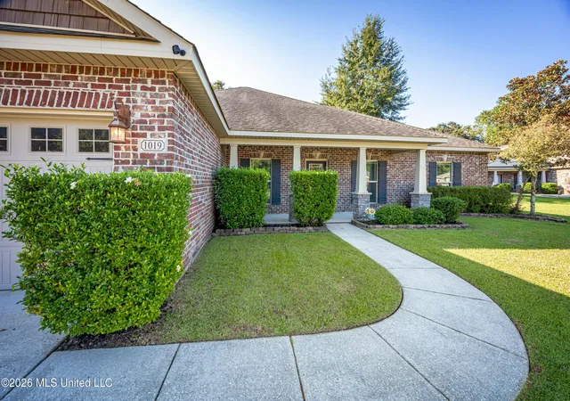 Photo 3 of Single family home for sale at 1019 Cardinal Cvs, Ocean Springs, MS 39564 | MLS# 4161844 | Listing updated on 2026-09-09
