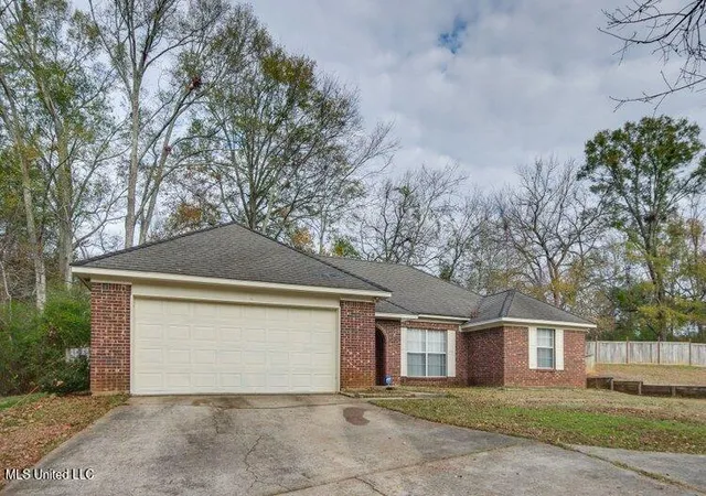 Photo 2 of Single family home for sale at 131 Valley Dr, Raymond, MS 39154 | MLS# 4161803 | Listing updated on 2026-09-08