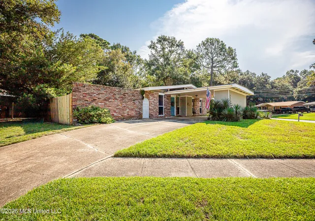 Photo 2 of Sale Pending at 2515 Englewood Rd, Ocean Springs, MS 39564 | MLS# 4161843 | Listing updated on 2026-09-10