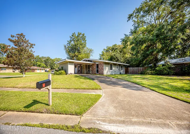 Photo 3 of Sale Pending at 2515 Englewood Rd, Ocean Springs, MS 39564 | MLS# 4161843 | Listing updated on 2026-09-10