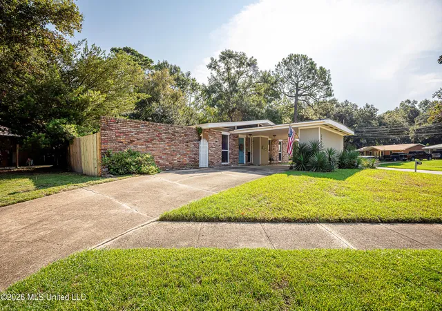 Photo 4 of Sale Pending at 2515 Englewood Rd, Ocean Springs, MS 39564 | MLS# 4161843 | Listing updated on 2026-09-10