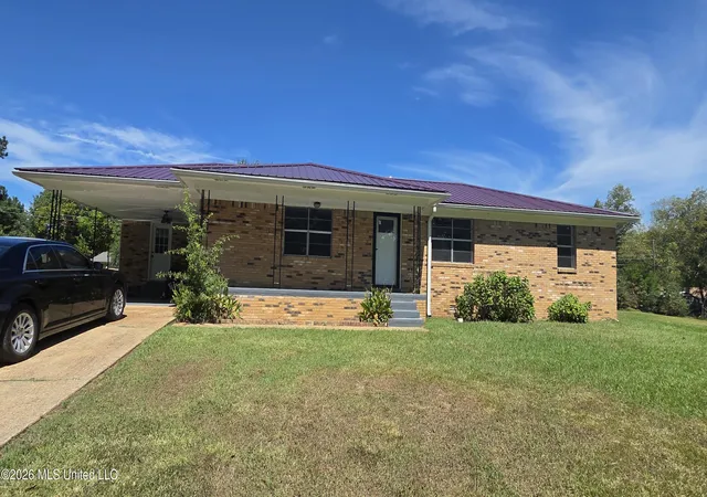Photo 1 of Single family home for sale at 455 N Hill St, Holly Springs, MS 38635 | MLS# 4162774 | Listing updated on 2026-10-06