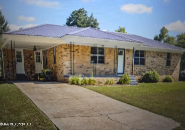 Photo 2 of Single family home for sale at 455 N Hill St, Holly Springs, MS 38635 | MLS# 4162774 | Listing updated on 2026-10-06