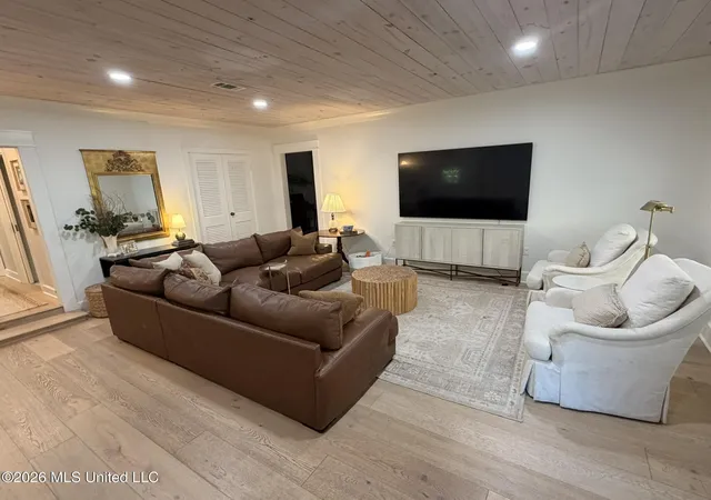 Photo 2 of Single family home for sale at 2 Bingaman Ln, Natchez, MS 39120 | MLS# 4161897 | Listing updated on 2026-09-10