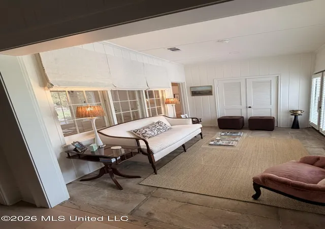 Photo 2 of Single family home for sale at 2 Bingaman Ln, Natchez, MS 39120 | MLS# 4161897 | Listing updated on 2026-09-10