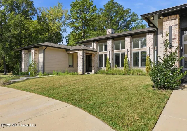 Photo 1 of Sale Pending at 3 Carter Grv, Jackson, MS 39211 | MLS# 4161896 | Listing updated on 2026-10-07