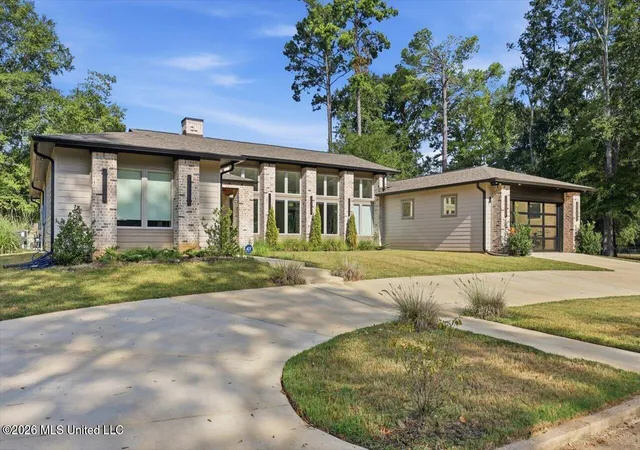 Photo 2 of Sale Pending at 3 Carter Grv, Jackson, MS 39211 | MLS# 4161896 | Listing updated on 2026-10-07