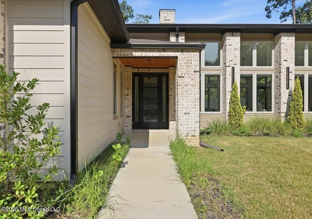 Photo 3 of Sale Pending at 3 Carter Grv, Jackson, MS 39211 | MLS# 4161896 | Listing updated on 2026-10-07